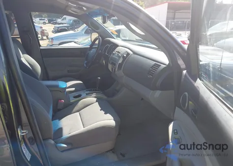 2011 Toyota Tacoma Base V6 z USA, uszkodzony, nr VIN 3TMLU4EN3BM058133